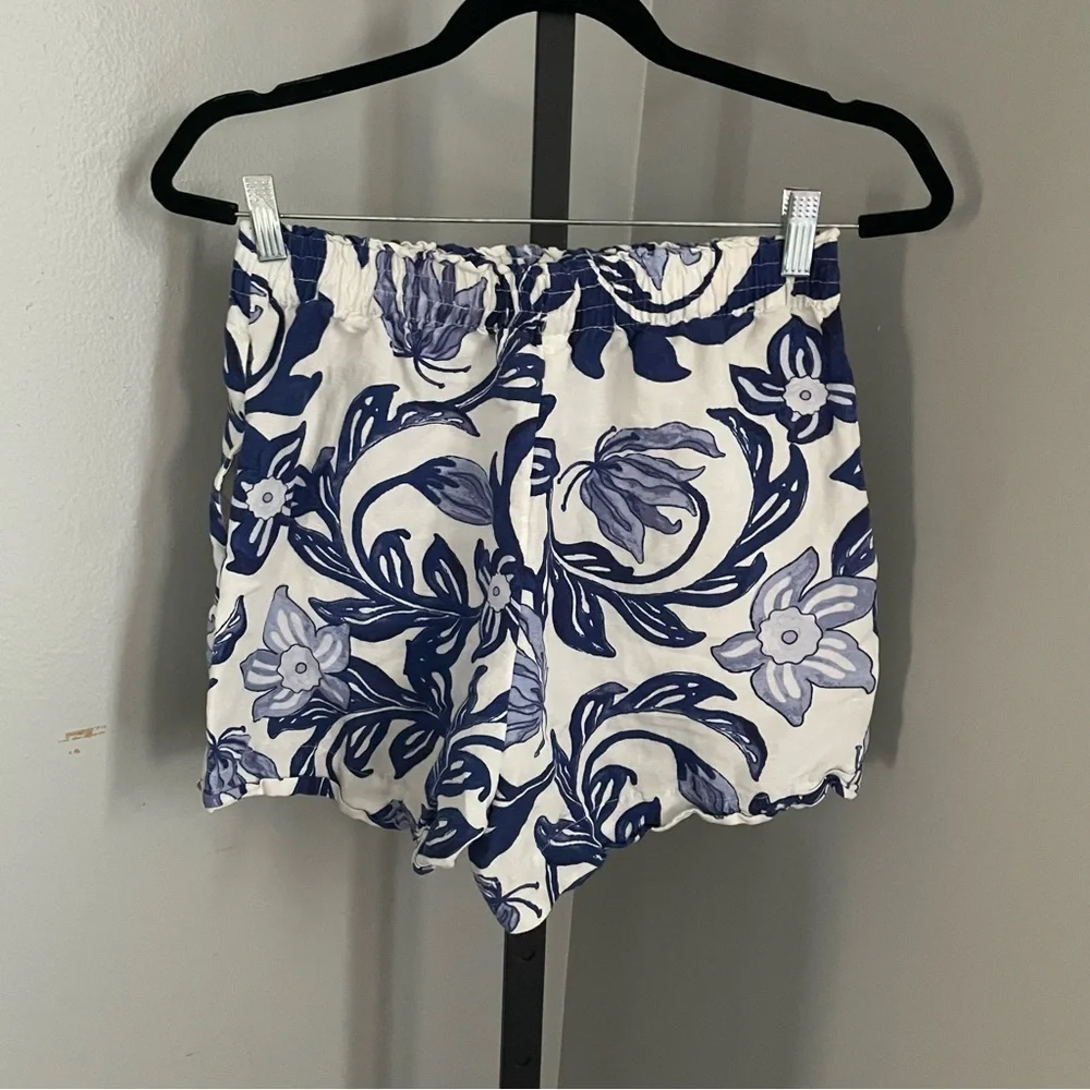 H&M Linen Blend Pull On Shorts Blue and White Floral Size Small